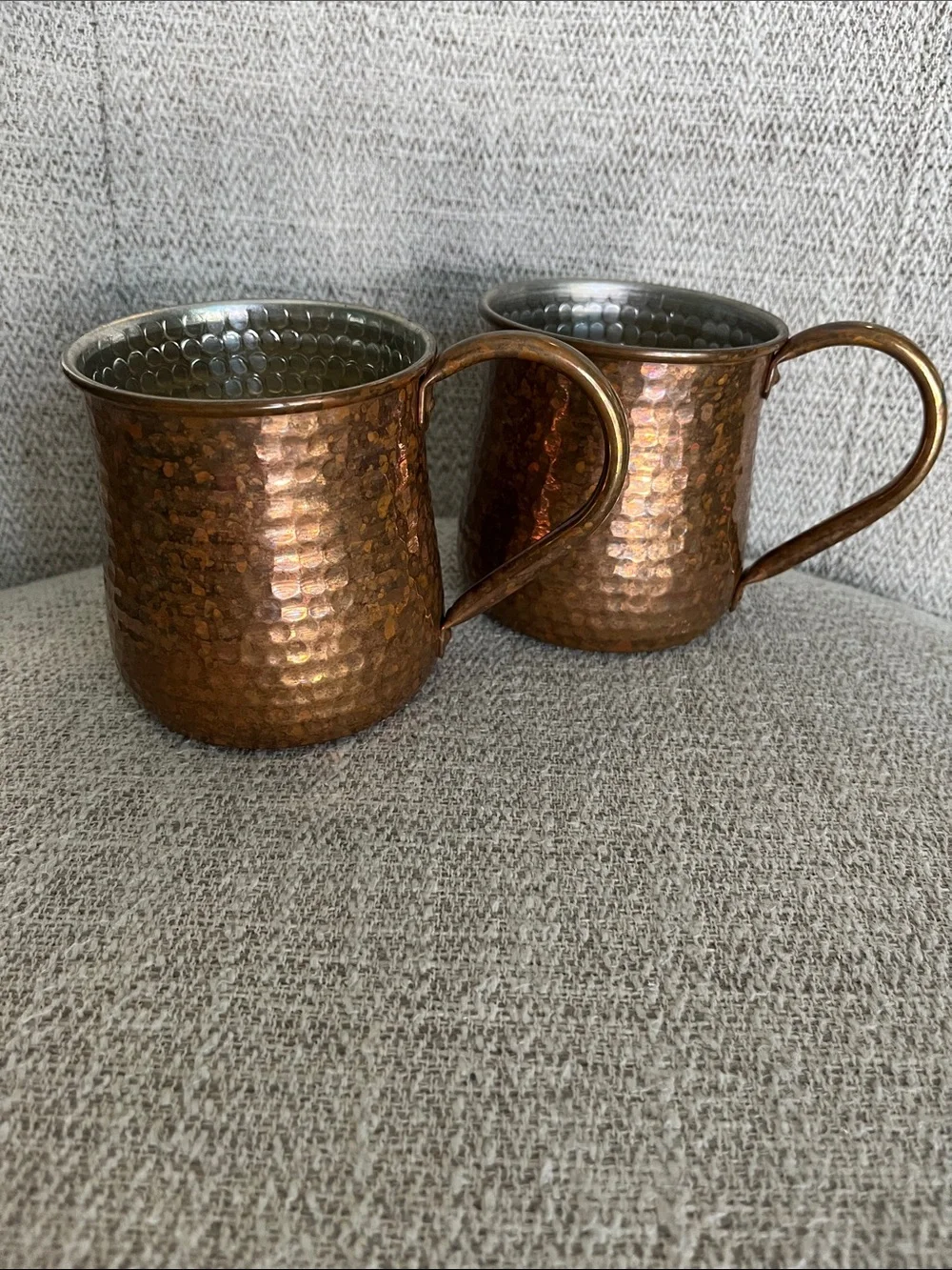 2 Williams Sonoma hammered copper patina handle mugs moscow mule